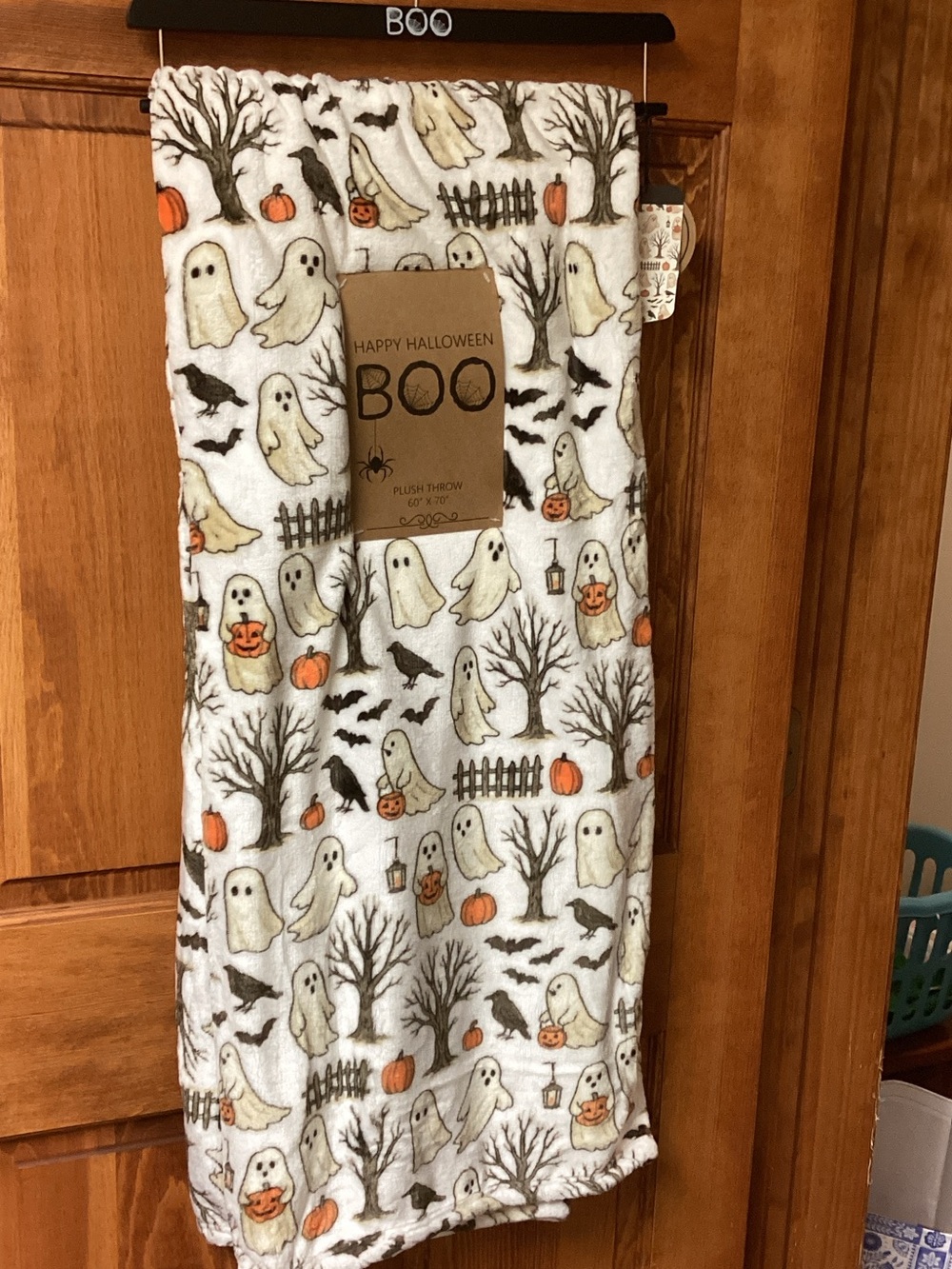 Halloween Ghosts and Crows Throw Blanket 🎃 🐦‍⬛